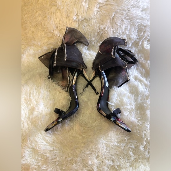 Steve Madden Black w/ Floral Accents and Bow NWOT size 6.5 Benni-R Satin Sandals - Picture 7 of 16